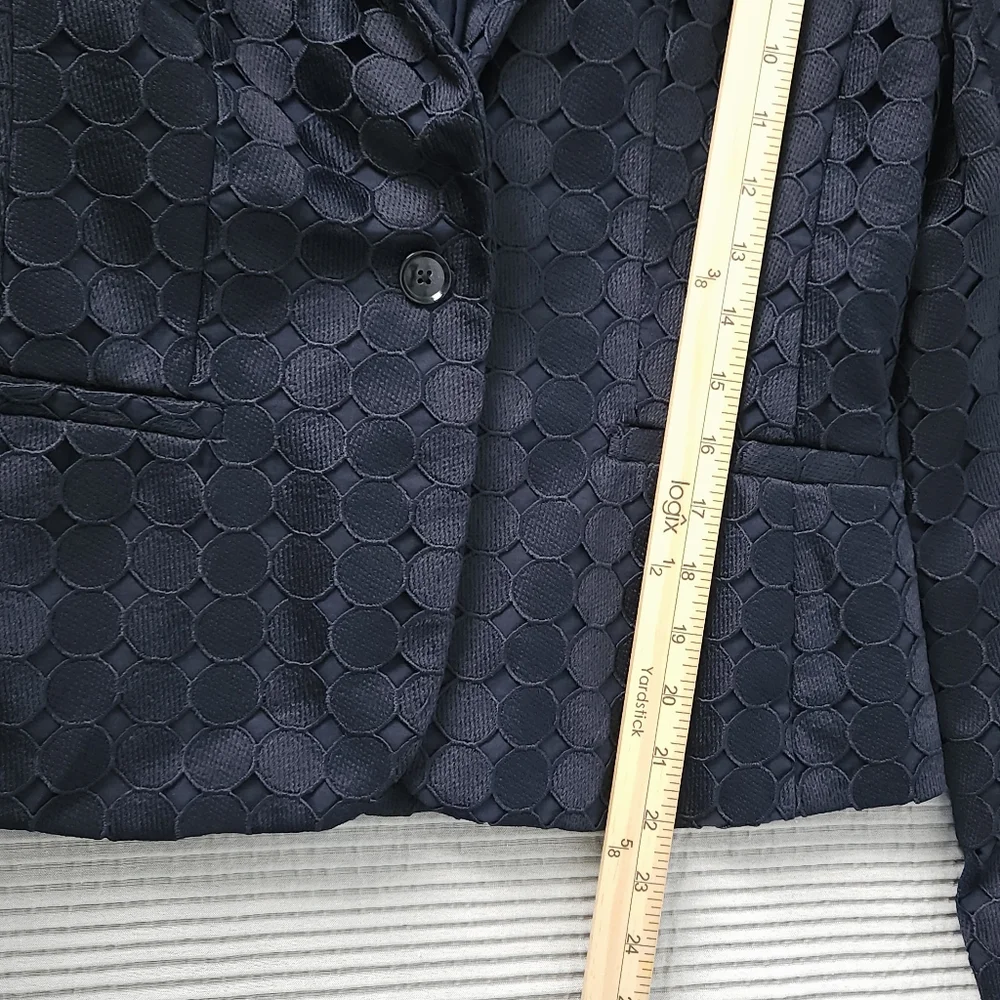 Banana Republic Classic Blazer‎ 4 Navy Quiet Luxury Circle Eyelet Lace Overlay